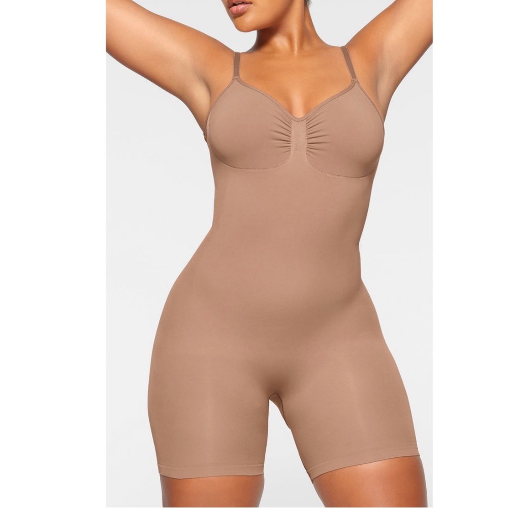 Skims midthigh sculpting body suit size S/M